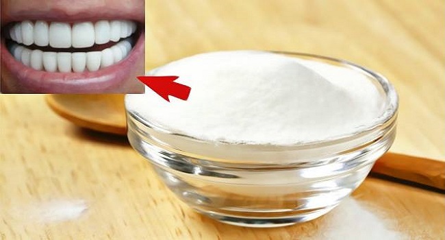 Bicarbonate de sodium: Enlever la plaque dentaire