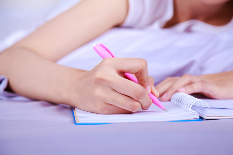 Rédiger une liste de choses à faire avant que le lit puisse vous aider à dormir