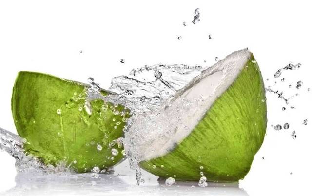 L’eau de noix de coco: 10 Avantages pour votre corps